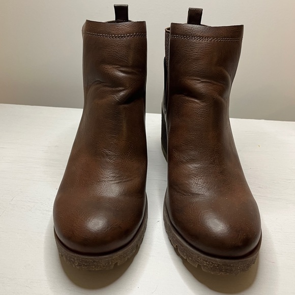 Korks by Kork-Ease Heeled Lug Sole Chelsea Boot Sz 7.5 - Picture 2 of 9